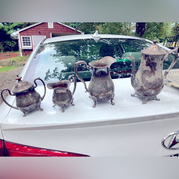 Antique Wm Rogers 800 Silver Tea set, includes all 4 pieces - Picture 1 of 3